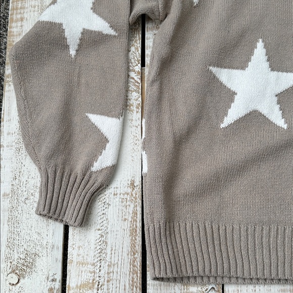 Hollister Sweater Size S Star Print - Picture 6 of 6